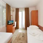 Nirvana Guest house 3*